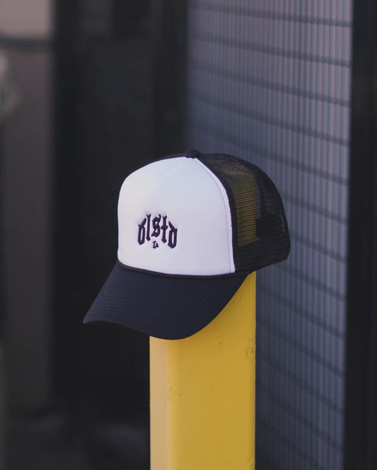 B&W CLASSIC TRUCKER HAT